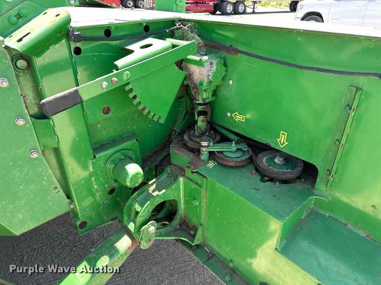 image for item DF8502 2013 John Deere R450 swather / windrower