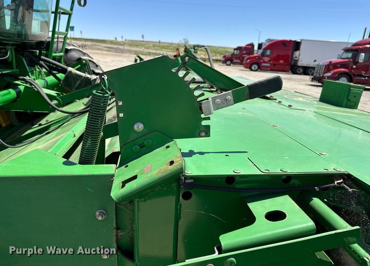 image for item DF8502 2013 John Deere R450 swather / windrower