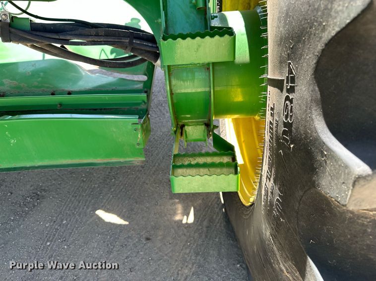 image for item DF8502 2013 John Deere R450 swather / windrower