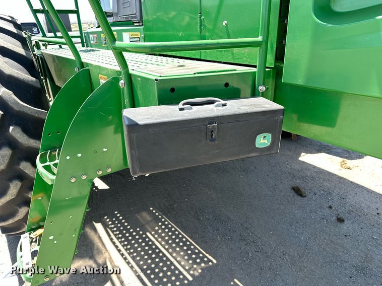 image for item DF8502 2013 John Deere R450 swather / windrower
