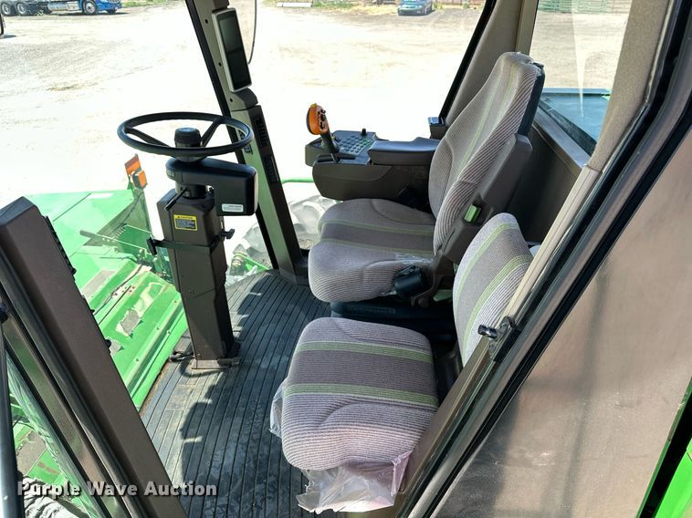 image for item DF8502 2013 John Deere R450 swather / windrower