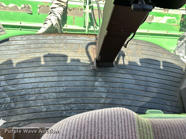 image for item DF8502 2013 John Deere R450 swather / windrower