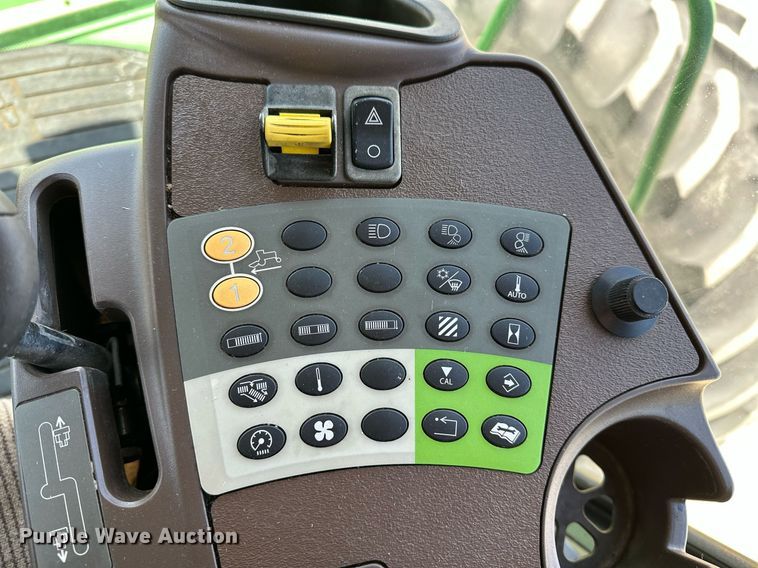 image for item DF8502 2013 John Deere R450 swather / windrower