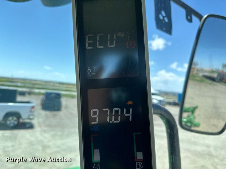 image for item DF8502 2013 John Deere R450 swather / windrower