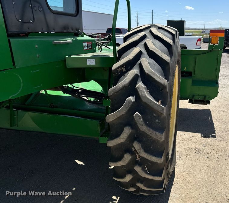 image for item DF8502 2013 John Deere R450 swather / windrower