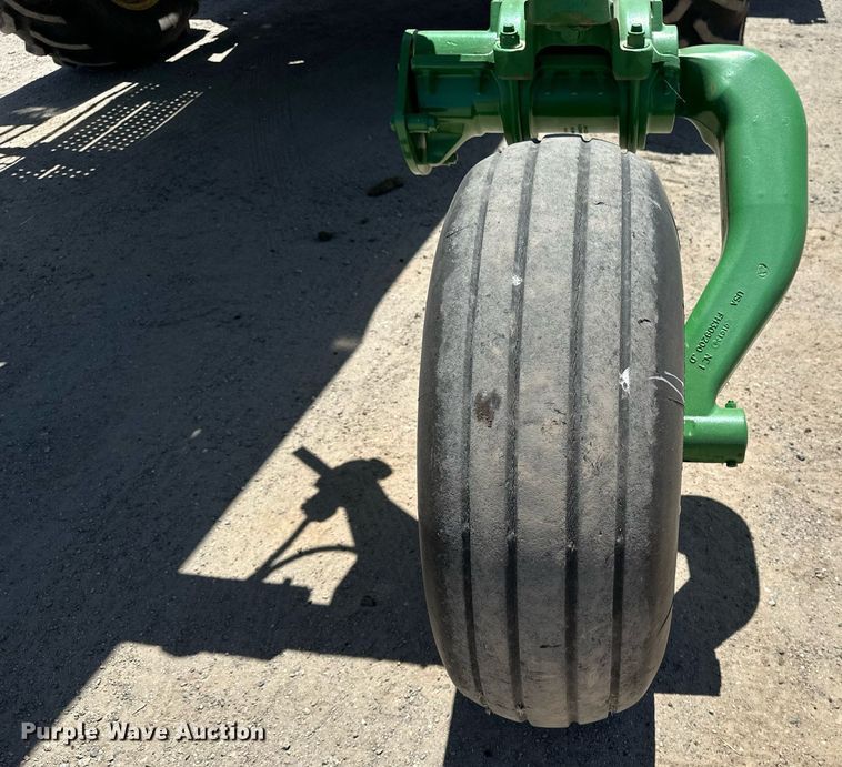 image for item DF8502 2013 John Deere R450 swather / windrower