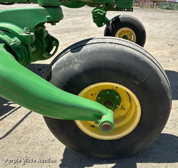 image for item DF8502 2013 John Deere R450 swather / windrower