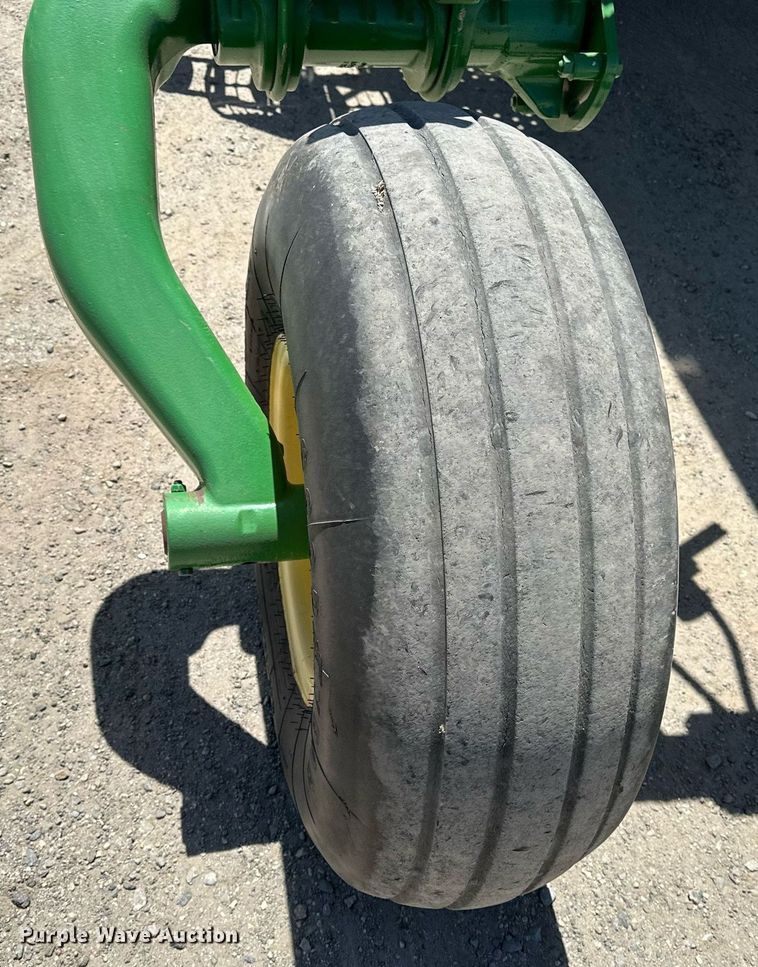 image for item DF8502 2013 John Deere R450 swather / windrower