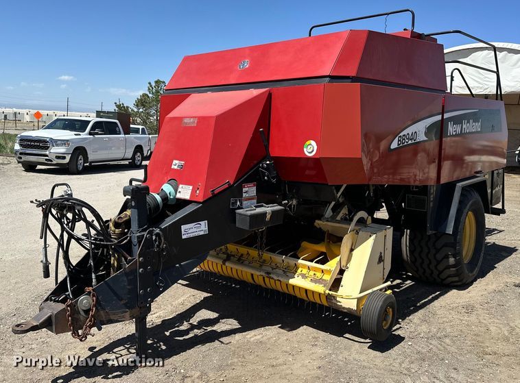 image for item DF8503 2003 New Holland BB940S large square baler