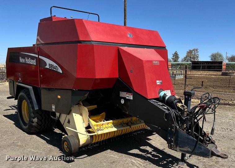 image for item DF8503 2003 New Holland BB940S large square baler