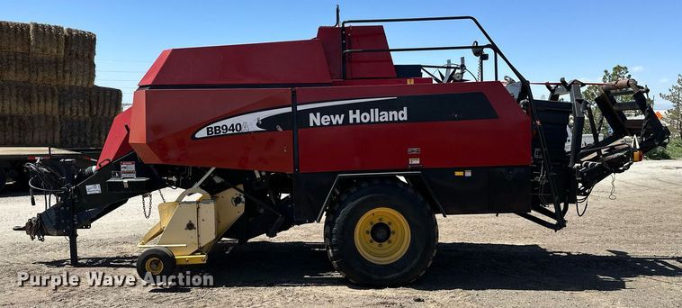 image for item DF8503 2003 New Holland BB940S large square baler