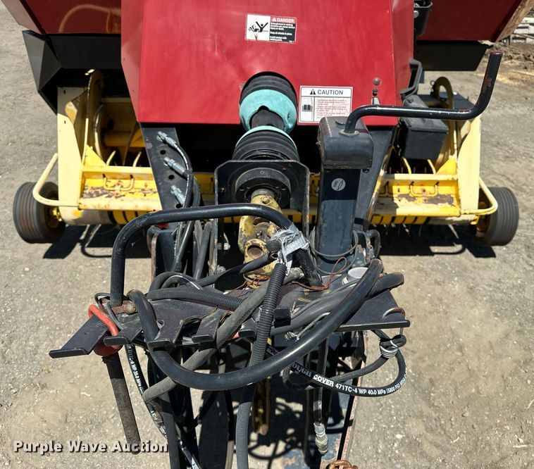 image for item DF8503 2003 New Holland BB940S large square baler