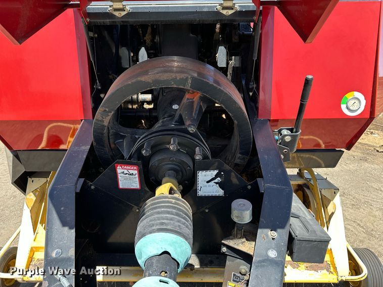 image for item DF8503 2003 New Holland BB940S large square baler