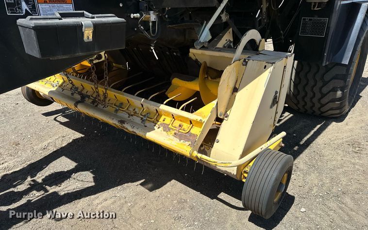 image for item DF8503 2003 New Holland BB940S large square baler