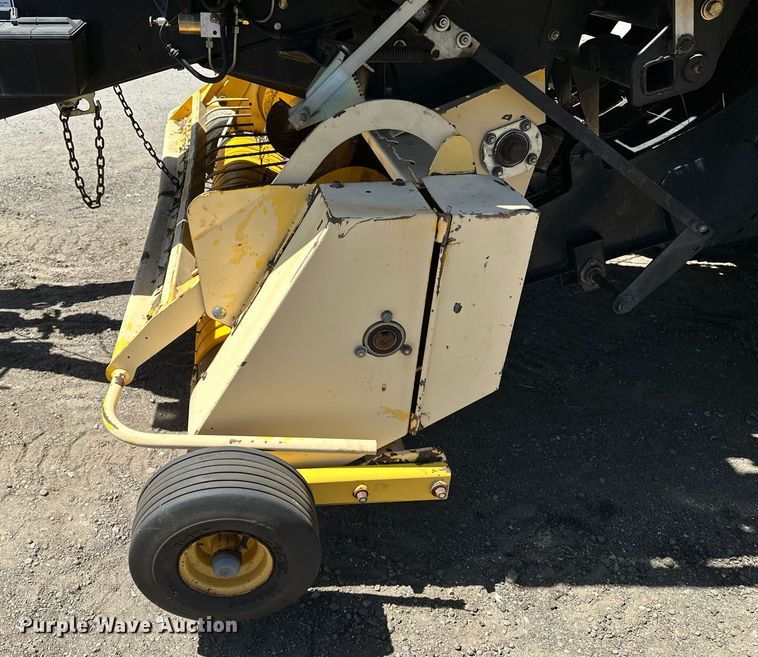 image for item DF8503 2003 New Holland BB940S large square baler