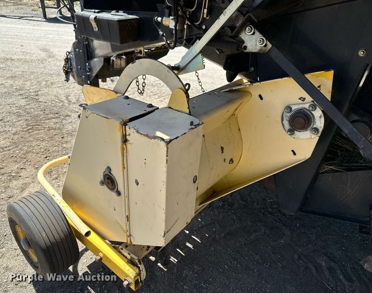 image for item DF8503 2003 New Holland BB940S large square baler