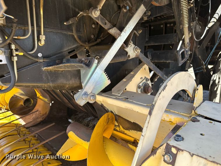image for item DF8503 2003 New Holland BB940S large square baler