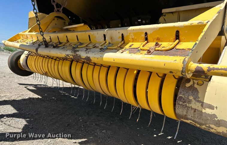 image for item DF8503 2003 New Holland BB940S large square baler