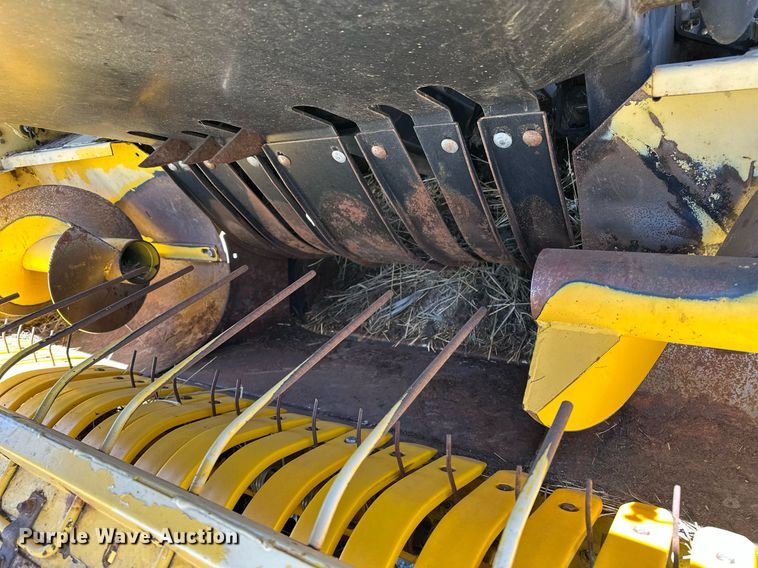 image for item DF8503 2003 New Holland BB940S large square baler