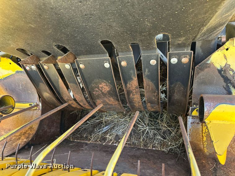 image for item DF8503 2003 New Holland BB940S large square baler