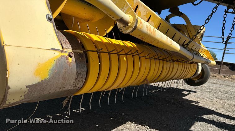 image for item DF8503 2003 New Holland BB940S large square baler