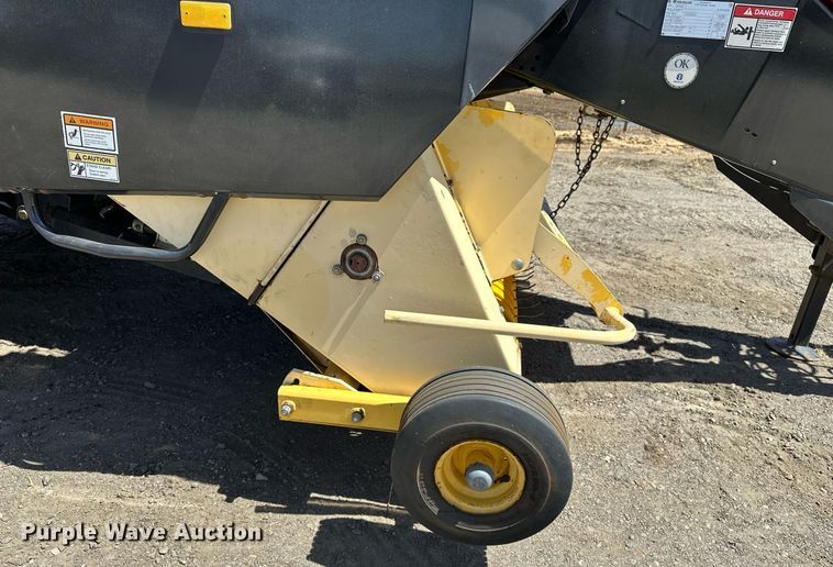 image for item DF8503 2003 New Holland BB940S large square baler