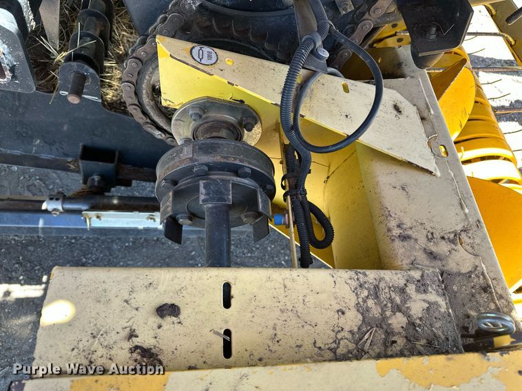 image for item DF8503 2003 New Holland BB940S large square baler