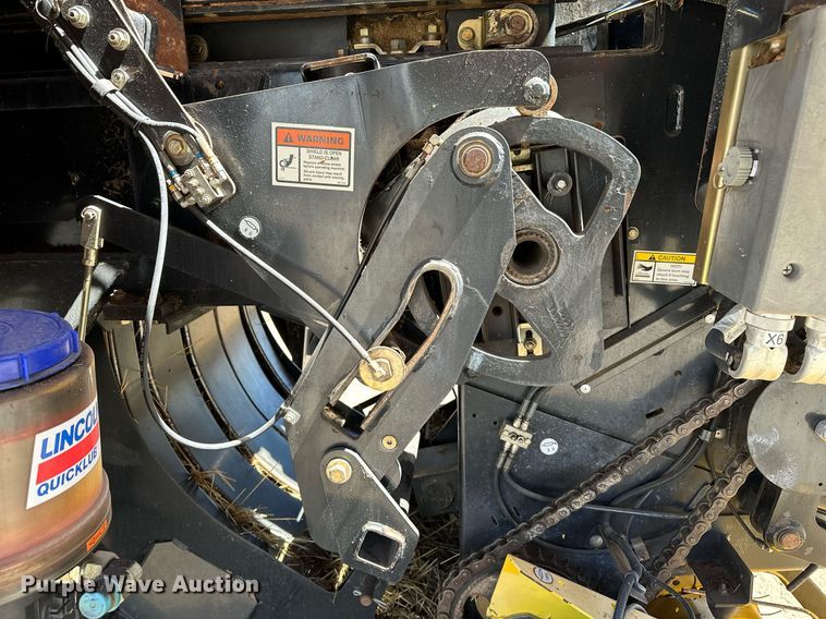 image for item DF8503 2003 New Holland BB940S large square baler