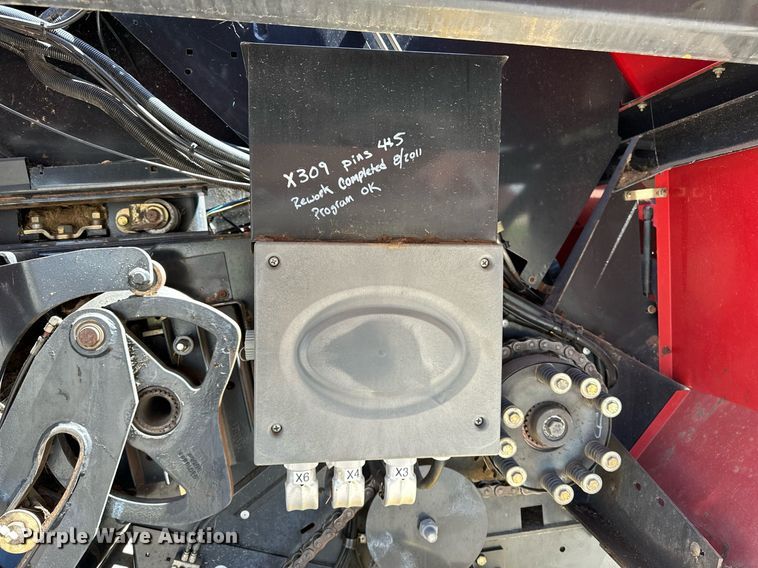 image for item DF8503 2003 New Holland BB940S large square baler