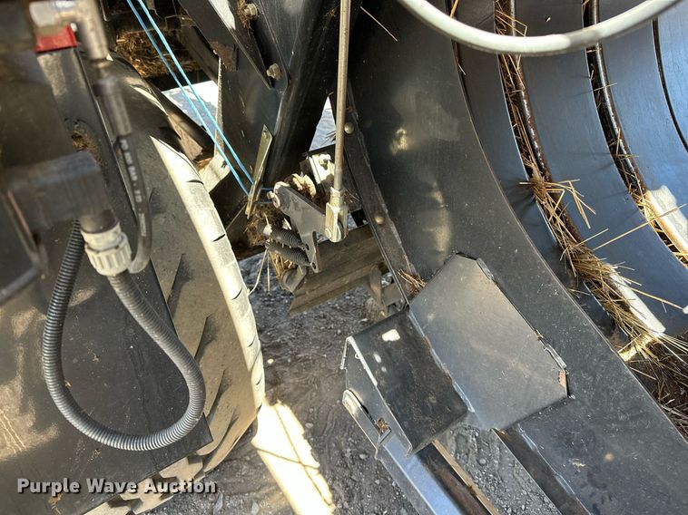 image for item DF8503 2003 New Holland BB940S large square baler