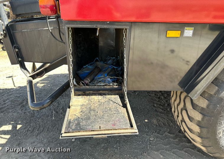 image for item DF8503 2003 New Holland BB940S large square baler