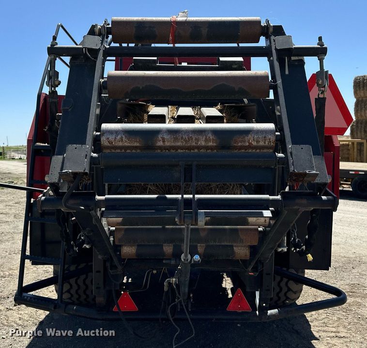 image for item DF8503 2003 New Holland BB940S large square baler