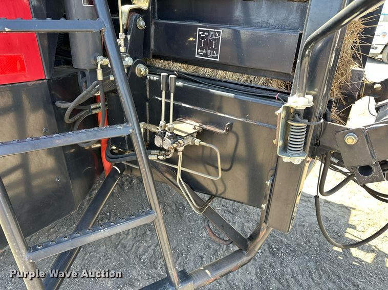 image for item DF8503 2003 New Holland BB940S large square baler