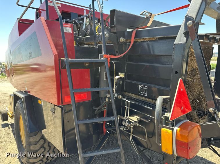 image for item DF8503 2003 New Holland BB940S large square baler