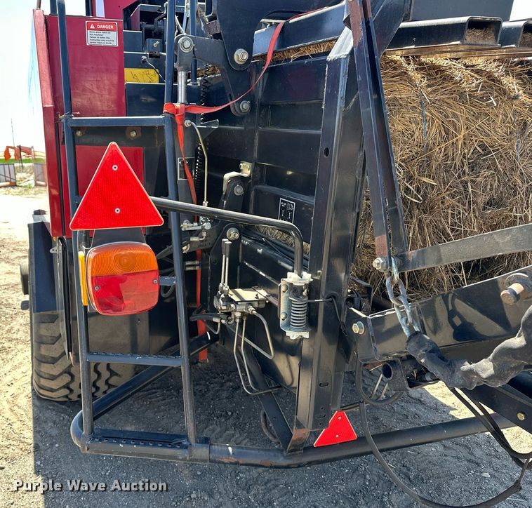 image for item DF8503 2003 New Holland BB940S large square baler