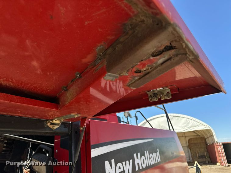 image for item DF8503 2003 New Holland BB940S large square baler