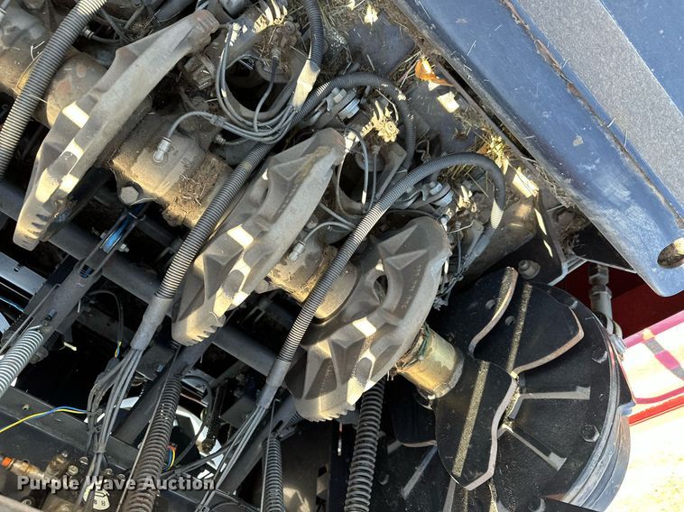 image for item DF8503 2003 New Holland BB940S large square baler