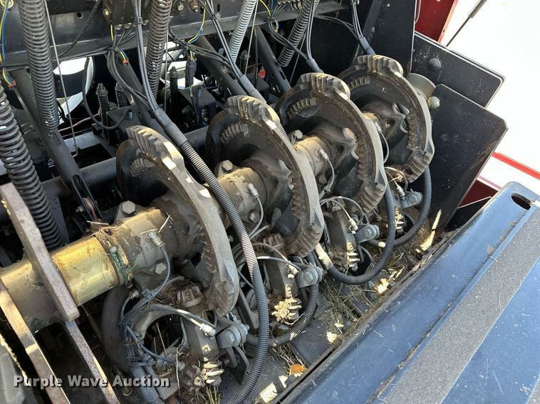 image for item DF8503 2003 New Holland BB940S large square baler