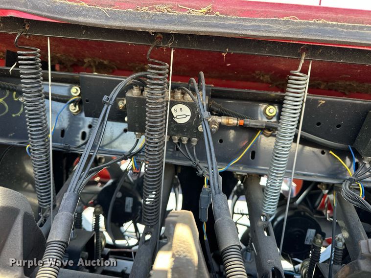 image for item DF8503 2003 New Holland BB940S large square baler