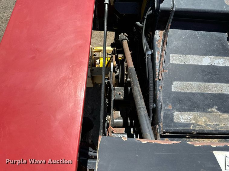 image for item DF8503 2003 New Holland BB940S large square baler