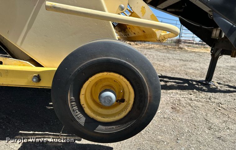 image for item DF8503 2003 New Holland BB940S large square baler