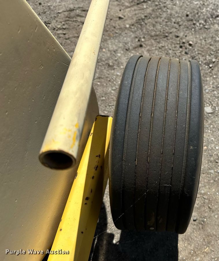 image for item DF8503 2003 New Holland BB940S large square baler