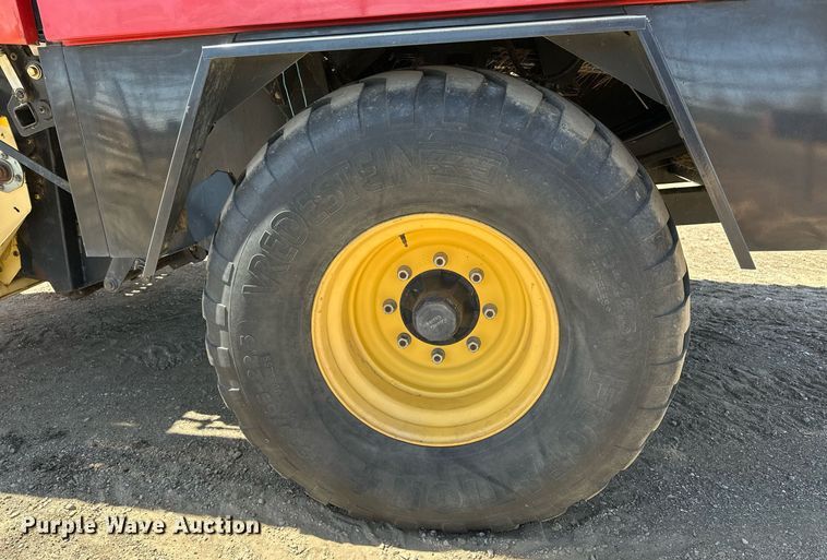 image for item DF8503 2003 New Holland BB940S large square baler