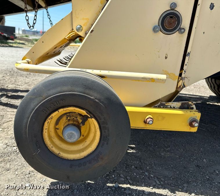 image for item DF8503 2003 New Holland BB940S large square baler