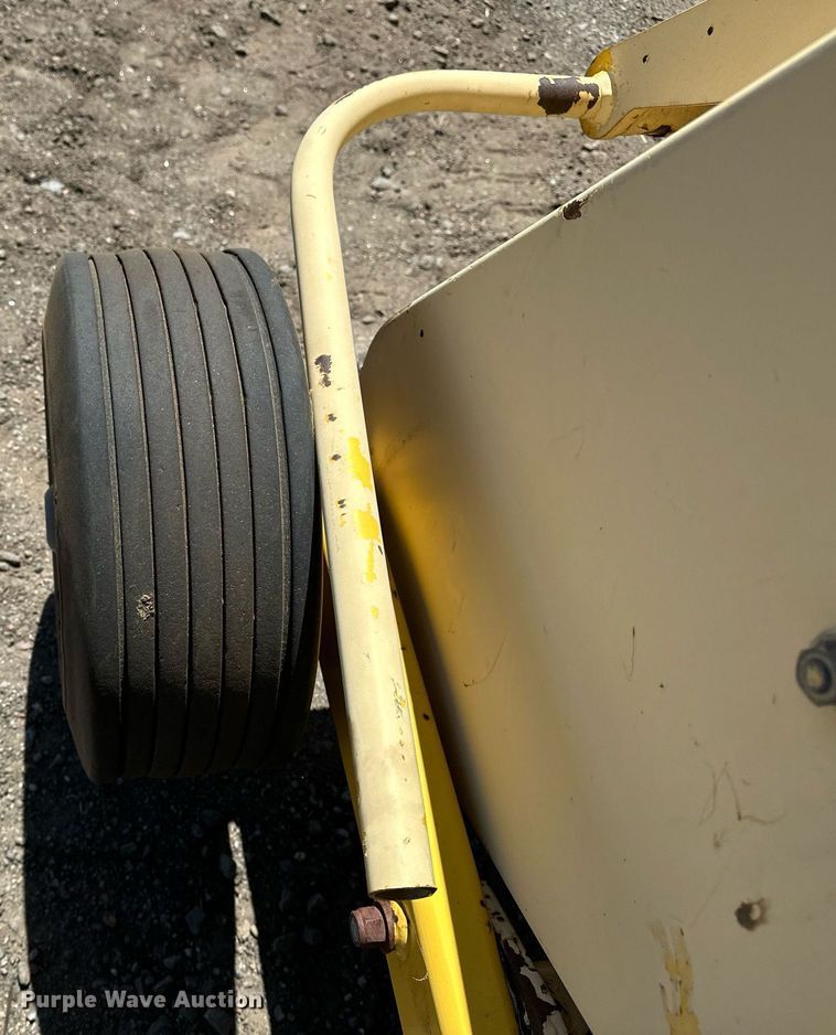 image for item DF8503 2003 New Holland BB940S large square baler