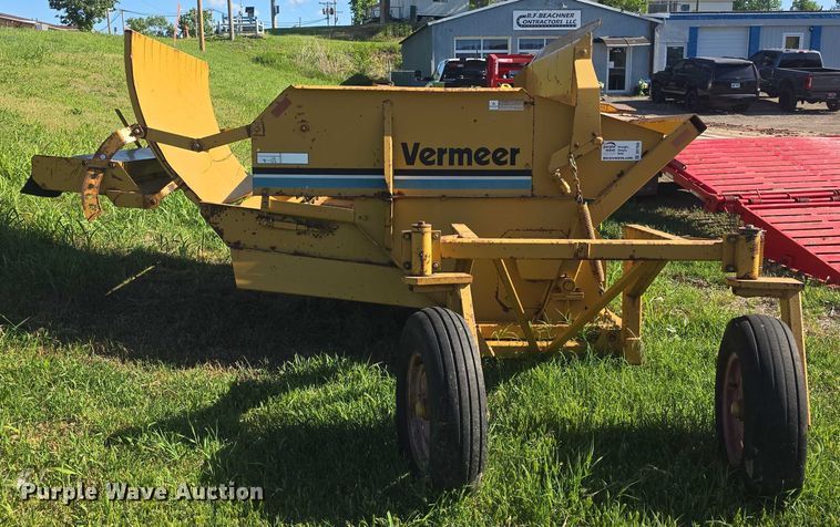 image for item DO7936 Vermeer 256  bale processor