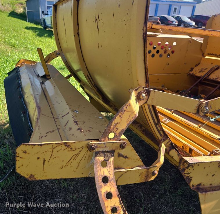 image for item DO7936 Vermeer 256  bale processor