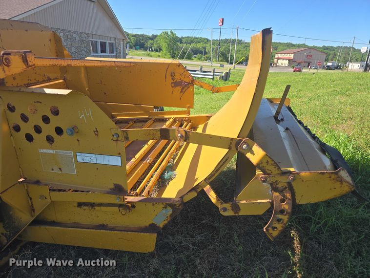 image for item DO7936 Vermeer 256  bale processor