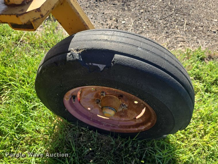 image for item DO7936 Vermeer 256  bale processor