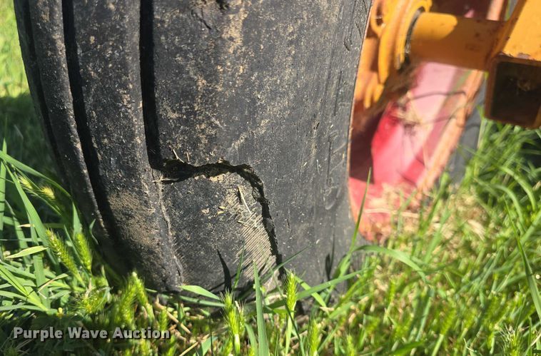 image for item DO7936 Vermeer 256  bale processor